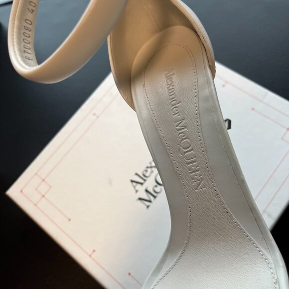 NWT Alexander McQueen Arc Sandals White Leather Sculpted Heels Ankle Strap - Picture 9 of 16